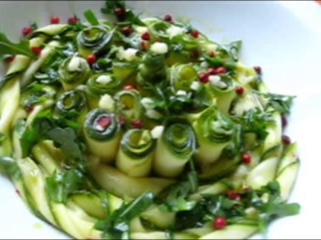 Zucchine marinate e speziate.