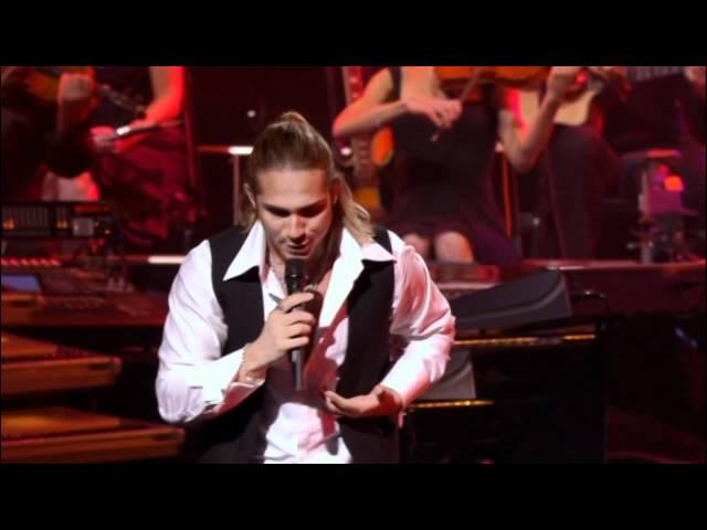 Yanni - Bajo El Cielo De Noviembre (November Sky) live 2009 HD