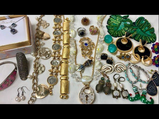 16 lbs Shop Goodwill Jewelry Unboxing! (Part 2) Mystery Jewelry Haul. So many vintage earrings!