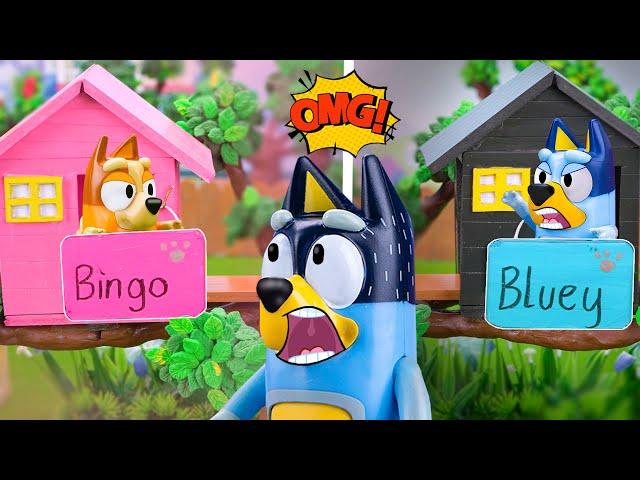 Blue House or Pink House??? Bluey Builds a Tree House  | Pretend Play With Bluey Toys