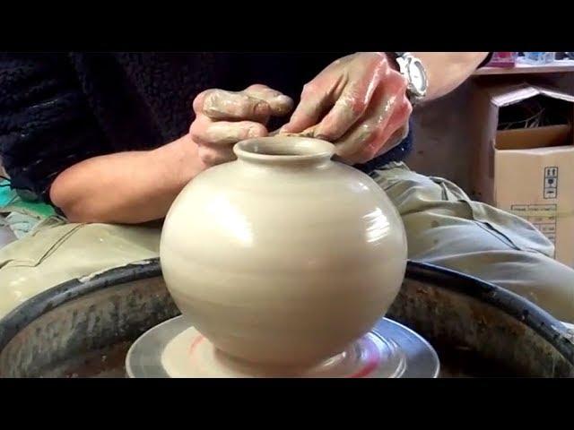 Making / Throwing a Spherical shaped Pottery vase on the wheel