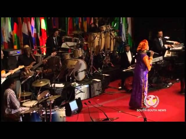 Oumou Sangare - Seya (live 2011 in south Africa)