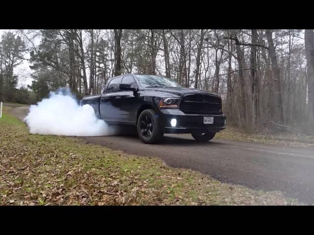 5.7 Hemi 2014 Dodge Ram 1500  Burnout