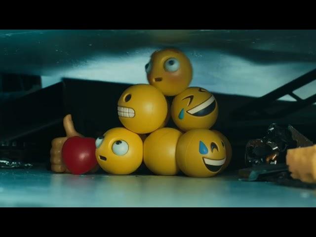 Apple vs Samsung Commercial (Creativity cannot be crushed)