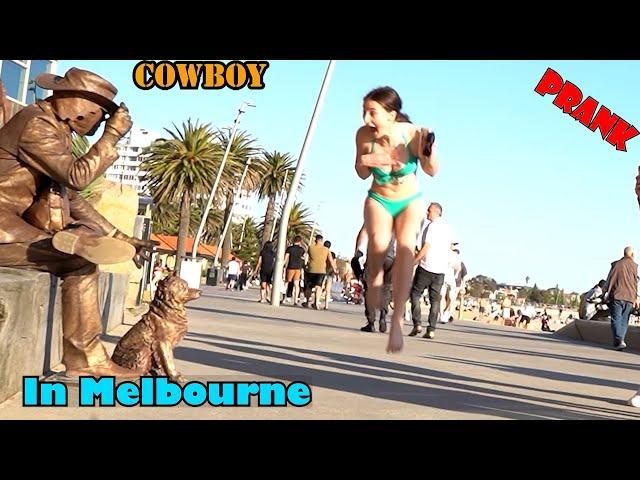#Cowboy_prank in Melbourne Part 1 .awesome reactions.don't miss it lelucon statue prank. luco patung