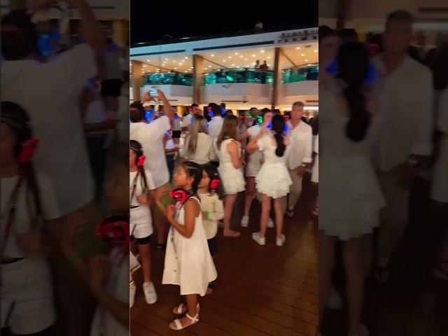 Silent party  #brasileirospelomundo #shortsvideo #silentparty #cruise #viral #festasilenciosa