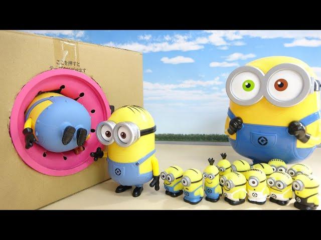 Various Size of Minions Kevin, Bob, Stuart GO into Pink Takilong's Box in a row Hide and Seek