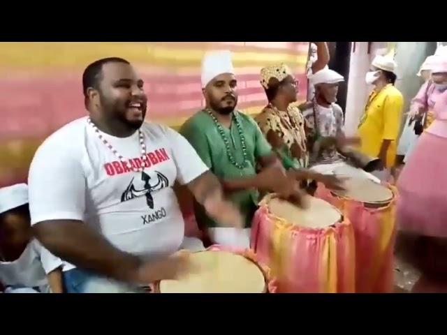 ogans jones tonzinho e Iran tocando para o orixá oya .