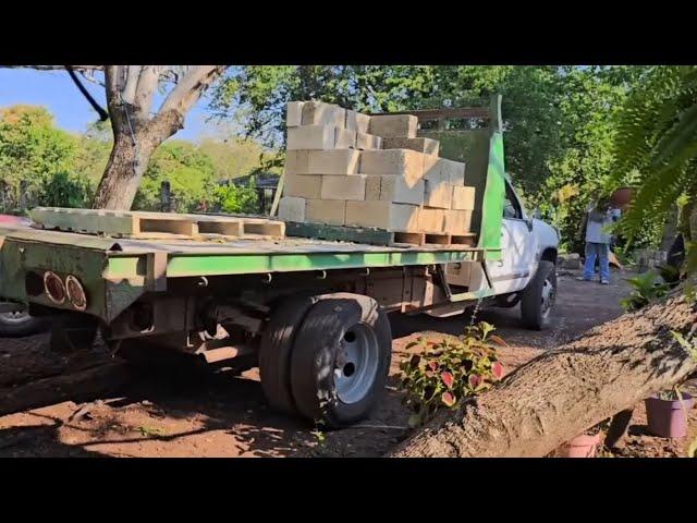 LLEGO MATERIAL PARA LA CONSTRUCCIÓN + NOS ENVIARON UN REGALITO + SE NOS QUEDÓ LA CAMIONETA