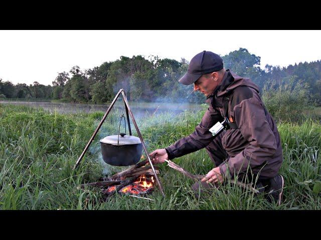 РЫБАЛКА С НОЧЁВКОЙ НА ХИЩНЫЕ ДОНКИ И ФИДЕР! УХА ИЗ СУДАКА! Рыбалка на реке.