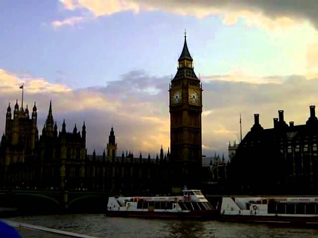 Walk along the Thames