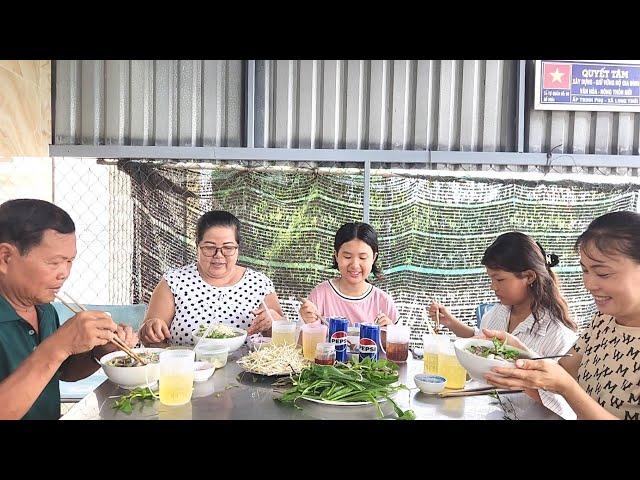 Quán Phở Nổi Tiếng Nhất Một Vùng Đến Trễ Sau 2 Giờ Là Hết Sạch | TKQ & Family T 2074