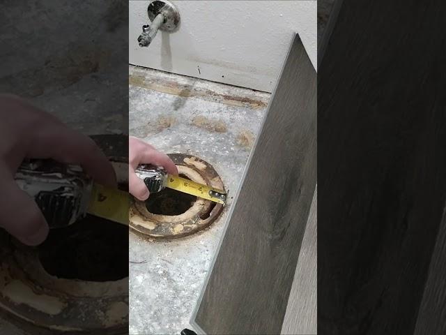 Easy way to cut LVP around toilet Flange#shorts #diy #floor