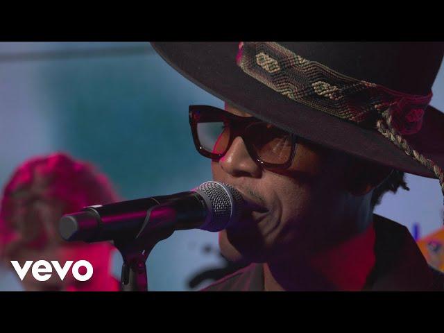 Raphael Saadiq - This World is Drunk (Live Performance)