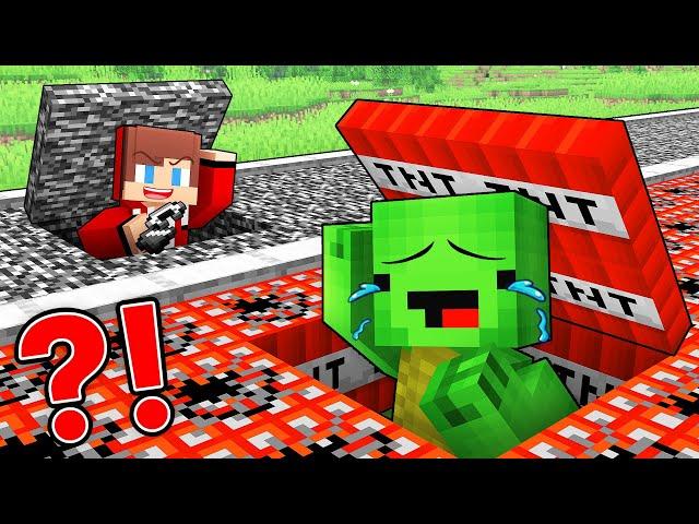 JJ and Mikey: DANGEROUS Secret Base Battle in Minecraft - Maizen