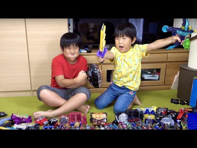 仮面ライダービルドのフルボトルと武器で遊んでみたきいちゃん こうちゃん