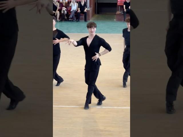 WowSo coolVery excellent dancer #danceshorts #dancerlife #dance #dancer #chacha