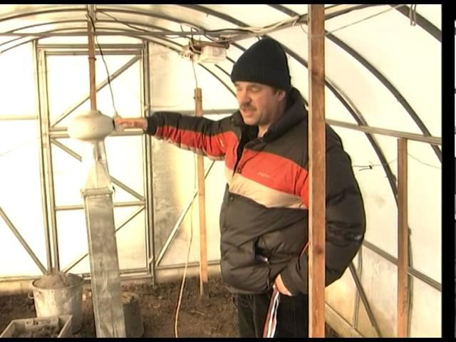 Тёплая теплица. Урожайные грядки.