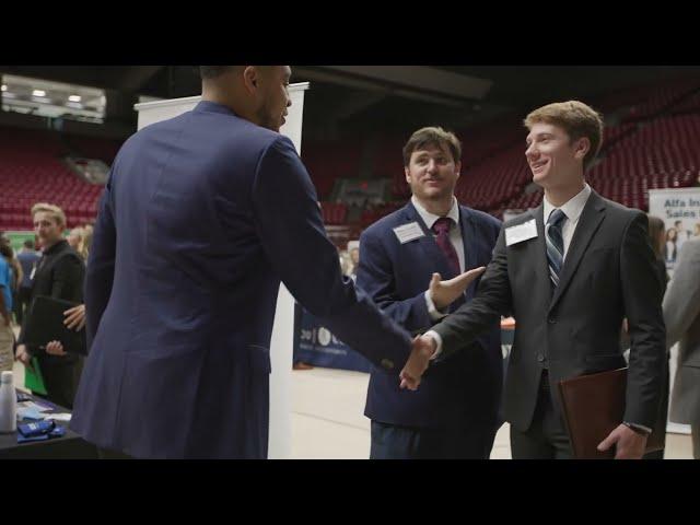 Students make valuable job connections at the Career Fair | The University of Alabama