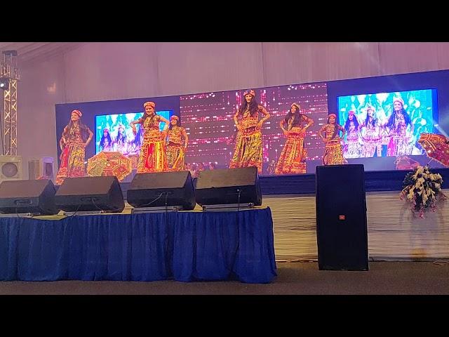 Twisha Vyas and Group Dance performnce on Gujarati song fudu farke..