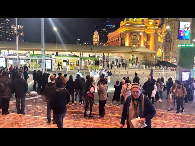 MELBOURNE AUSTRALIA AUTUMN NIGHT WALK