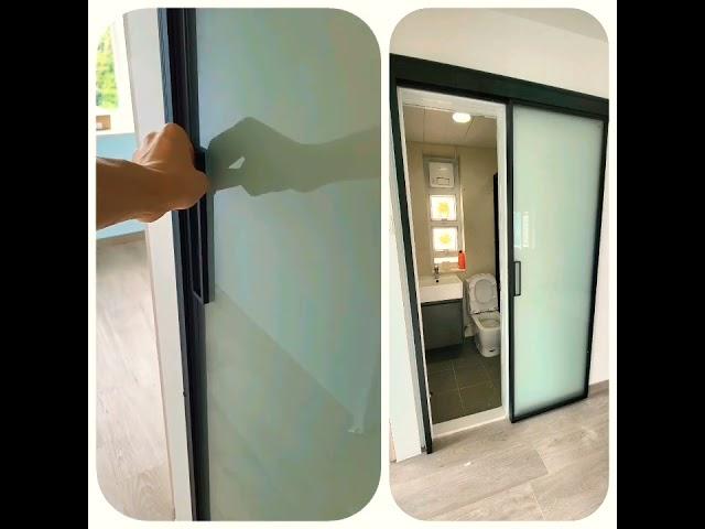 廁所門款式 | 廁所趟門 @拓時代 Tel:21480277#輕裝修 #廁所門 #interiordoor #簡約 #家居設計 #無障設備 #廚房門 #強化玻璃