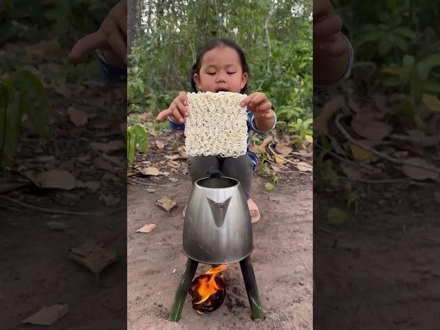 Survival Skills- Single mom show SMART ideas and USEFUL with noodles in forest #camping #bushcraft