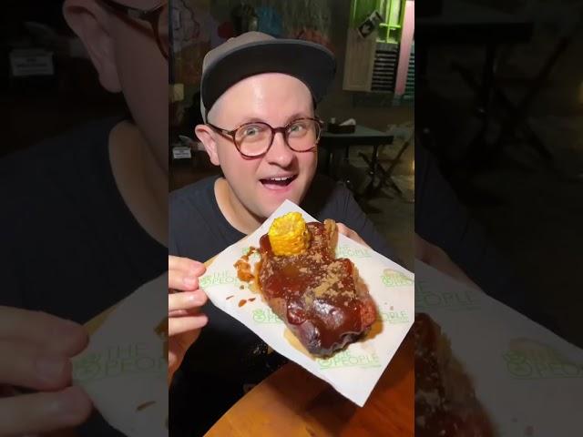 Um combo de hambúrger por R$16,00 e dois petiscos por menos de R$40,00