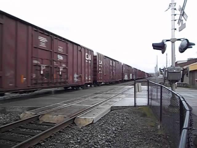 BNSF 6524 Leads A Mixed Freight In Puyallup