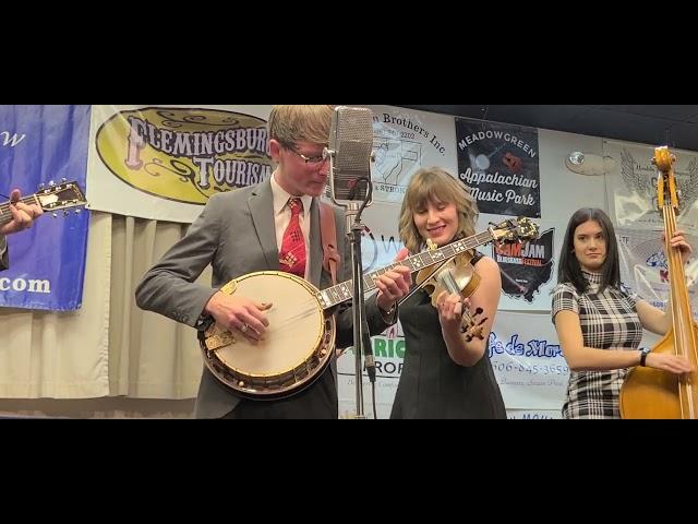 Shuckin' The   / Tennessee Bluegrass Band