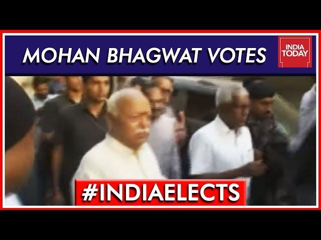 RSS Chief Mohan Bhagwat Casts His Vote In Nagpur | UP Lok Sabha Elections 2019