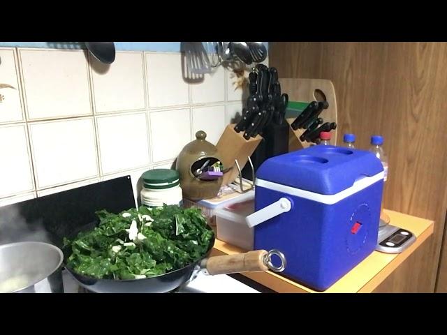 Cooking with Violet Vixen episode 498 ricotta and spinach pizza