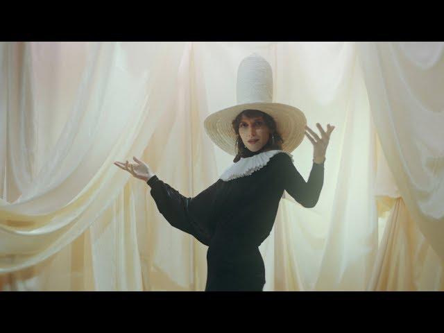 Aldous Harding - The Barrel (Official Video)