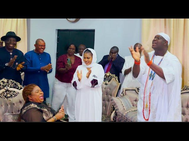 Now I Know Your Secret! Hear What Patience Jonathan Said That Made Ooni of Ife & Wife Stand Up &Clap