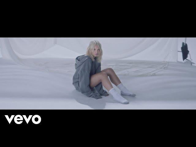 Julia Michaels - Priest