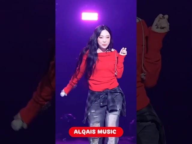 When Rosé called Lee Young Ji - APT live #alqaismusic #rosé #apt #leeyoungji #brunomars