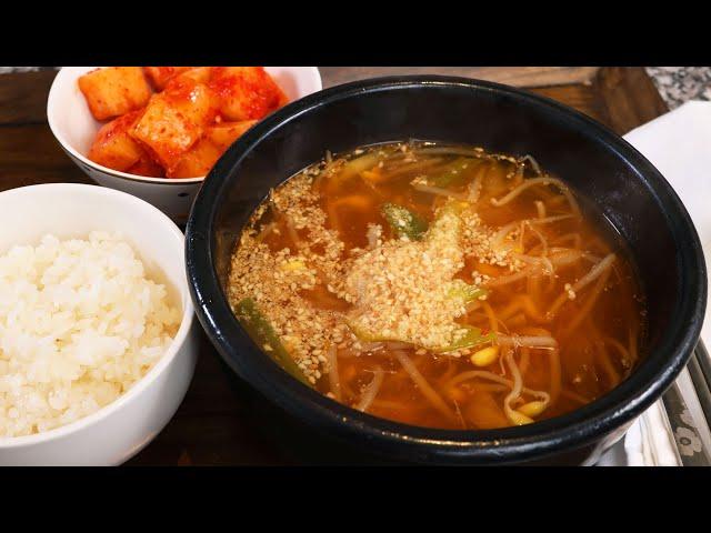 Soybean sprout soup (Kongnamul-guk: 콩나물국)