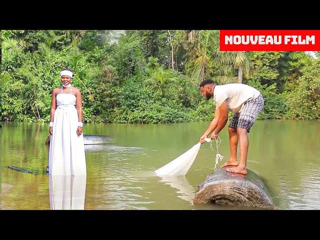 LA MYSTÉRIEUSE DÉESSE DE L'EAU TOMBE AMOURANTE D'UN BEAU PÊCHEUR - FILM NIGÉRIEN