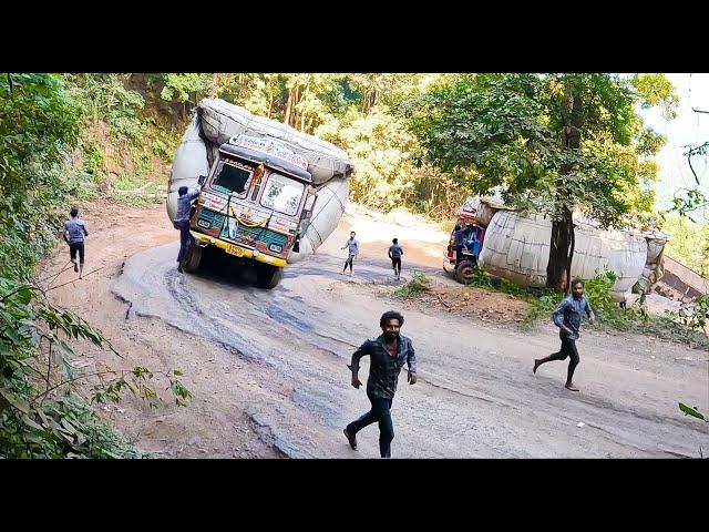 30 Tons Heavy Loaded Truck Failed to Drive Up Hill - Helpers Extreme Efforts To Rescue The Truck