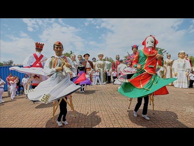 Gigantes de Ezpelur en fiestas de Barañáin