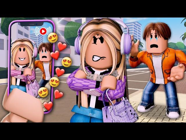 YOUTUBER Girlfriend BROKE UP With Him For SUBSCRIBERS! (A Roblox Movie)