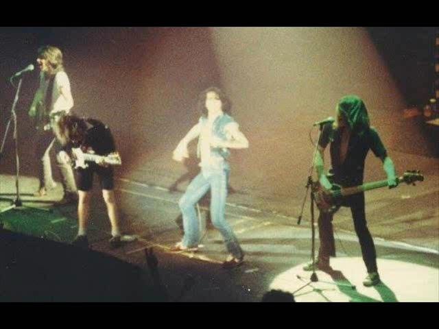 AC/DC - London, England - November 2nd 1979 (Live Audio Concert) Remastered By Thir13en