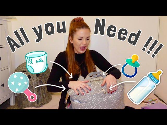 What's in my Nappy Bag?! Newborn and 6-9 Month Baby! ALL YOU NEED!!!