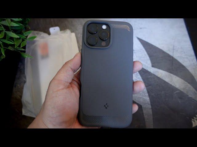 Spigen Rugged Armor Case: iPhone 16 Pro Max!