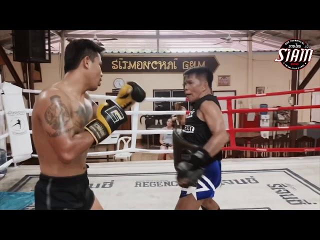 RAW ROUNDS: Yodkhunpon Sitmonchai | Muay Thai Padwork