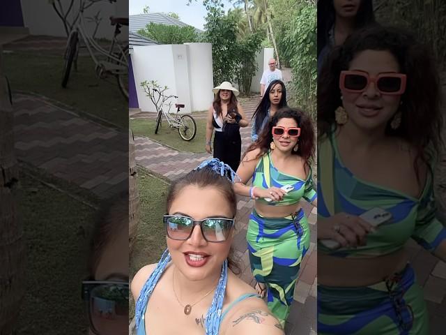 Love my kitty girls ️hotties #bts #trending #tanaazirani #munishakhatwani #kashmirashah #friends