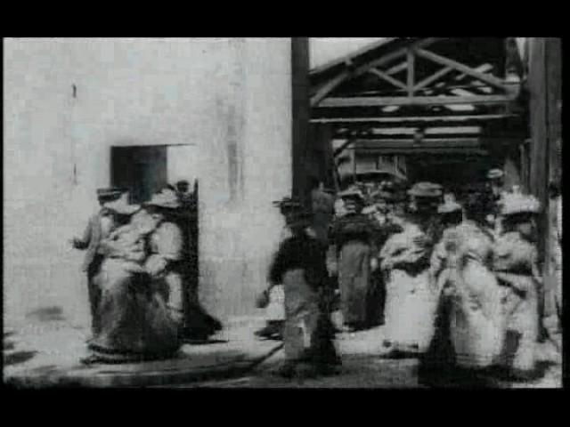 Lumiere 1895 La salida de los trabajadores de la fabrica/ lumiere Workers Leaving