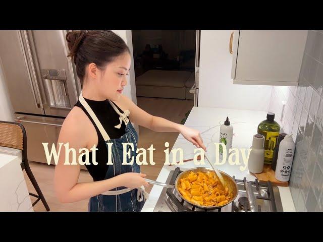 Homebody in New York | What I Eat in a Day (easy meals, food I've been craving, fitness journey)