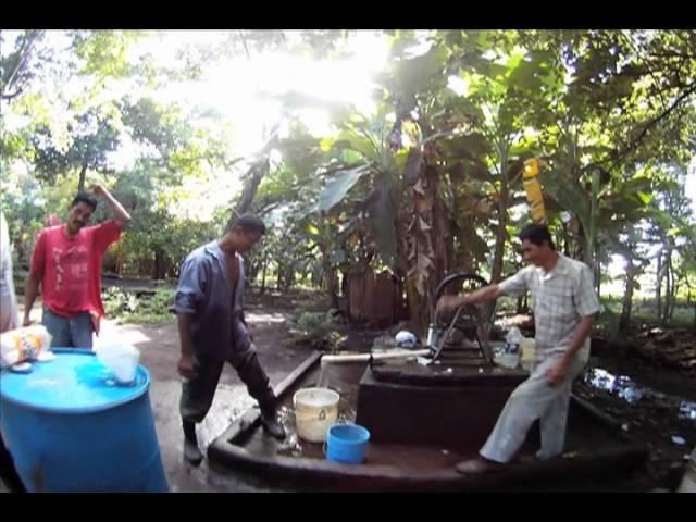 Building in Nicaragua : Teak post and concrete block bodega