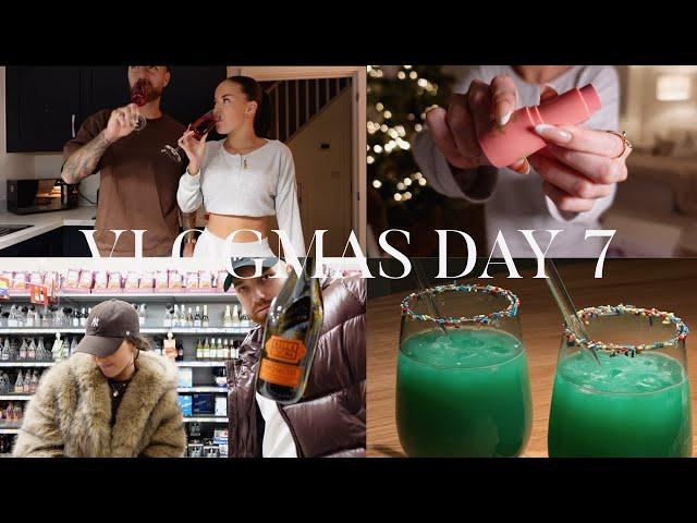 VLOGMAS DAY 7! Christmas cocktails and trying Dominos festive pizza!